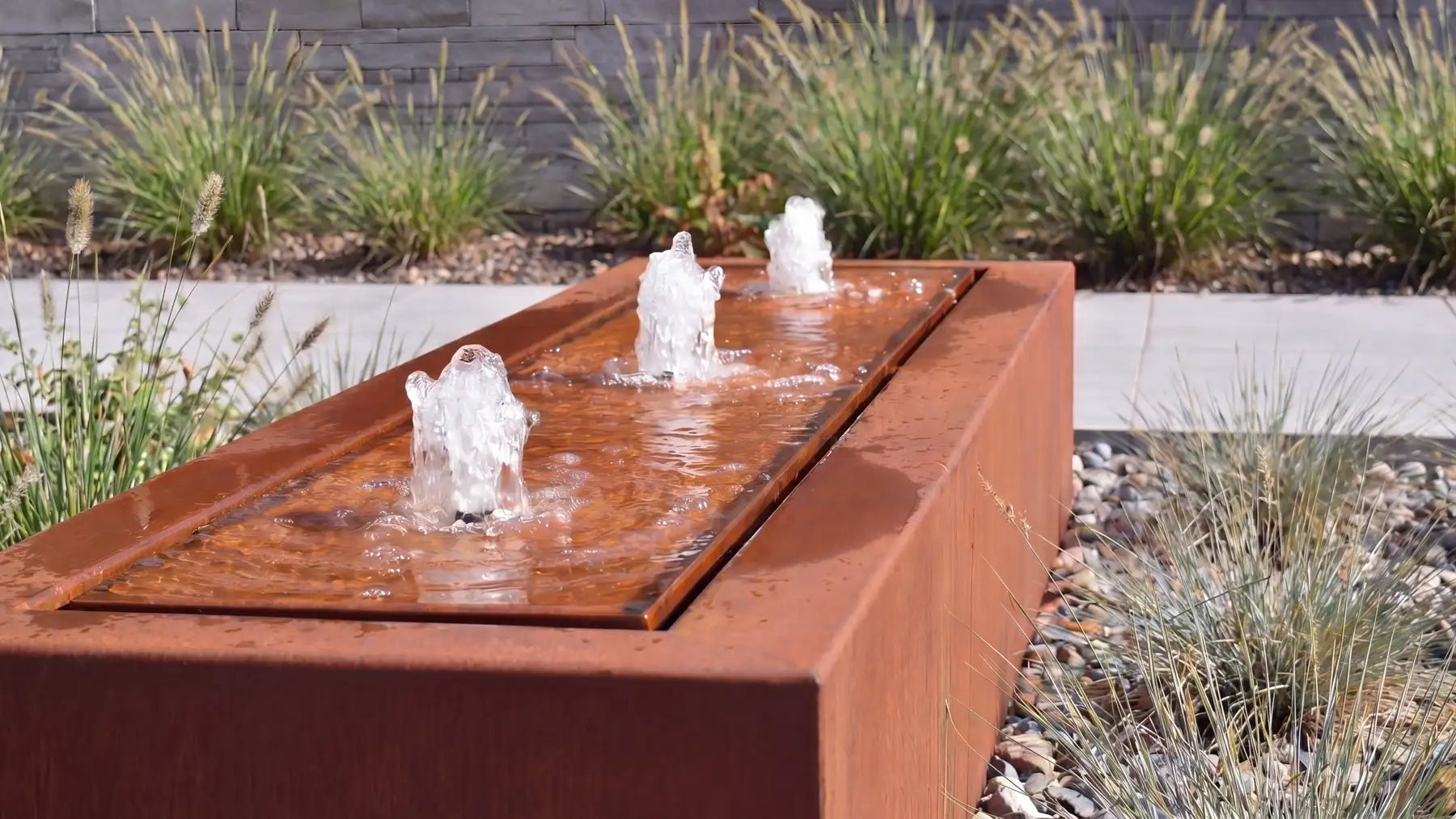 Wassertische aus Cortenstahl